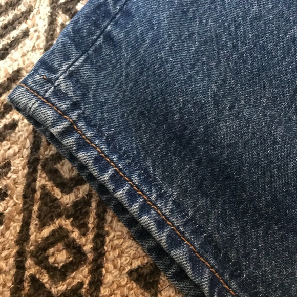 Levis Woman’s Jean Button Closure Shorts - Picture 4 of 5